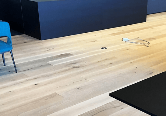 会社食堂でのフロアコーティング施工事例（ハイマットコート）